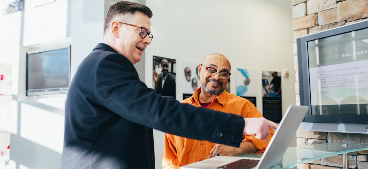 business-businessmen-discussion-2182981-2